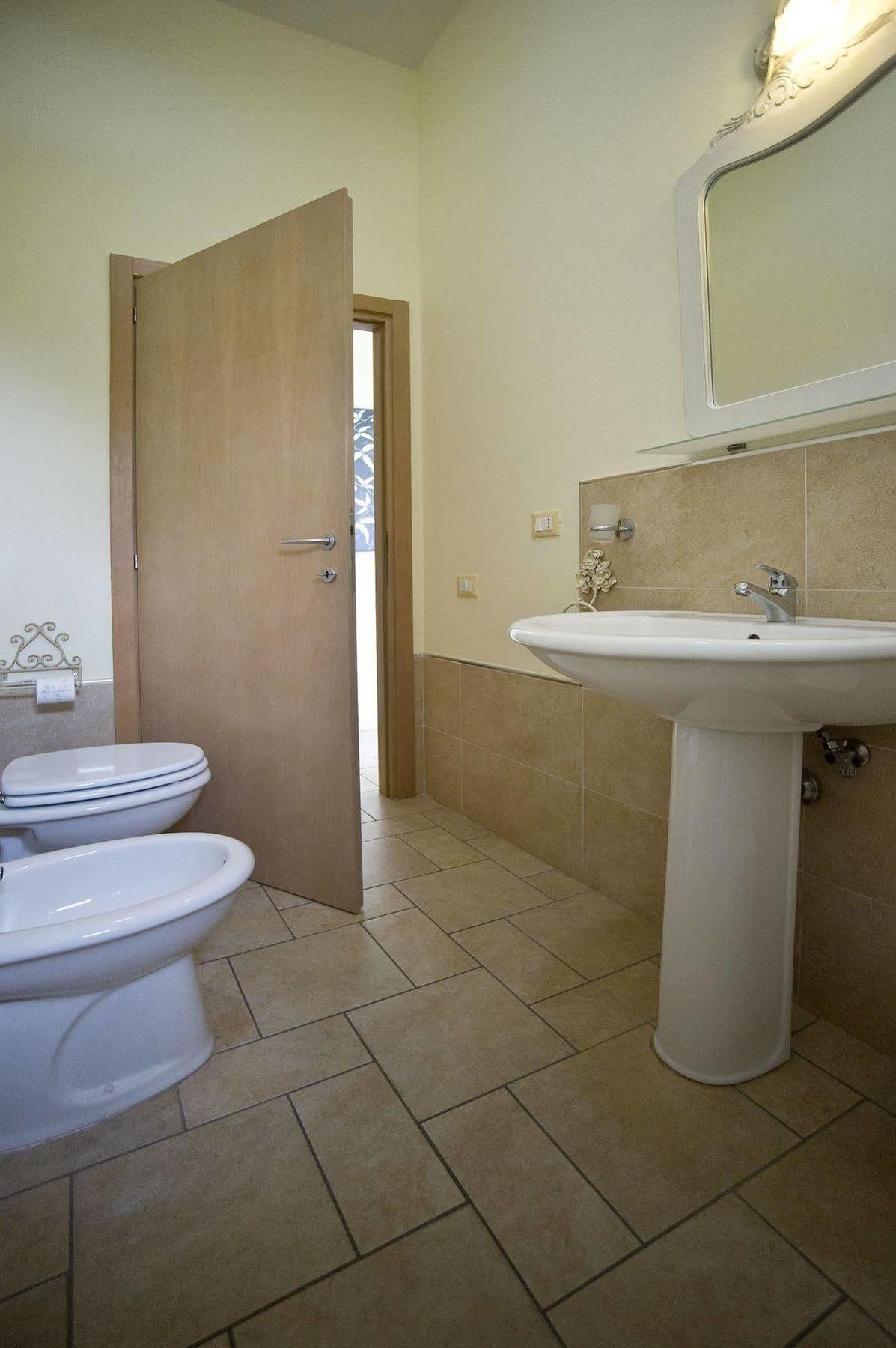 פוג'יבונסי Sogno D'Oro B&B מראה חיצוני תמונה